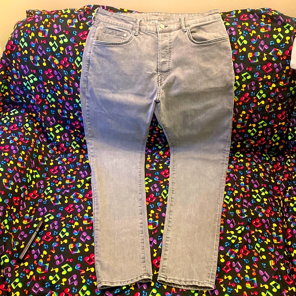 In new condition H&M slim fit skinny jeans size 36X32 fits true to size
